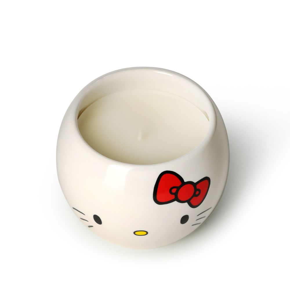 תמונה מלמעלה של נר עם פתיליה אחת