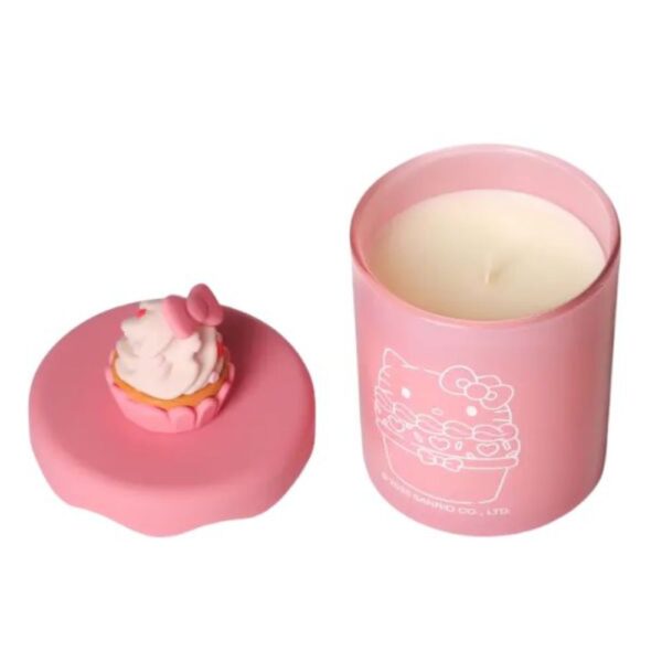 תמונה מלמעלה של נר עם פתיליה אחת