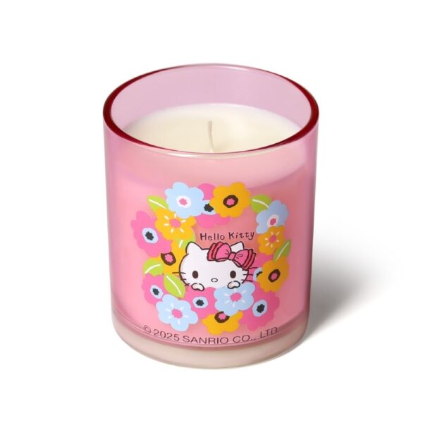 תמונה מלמעלה של נר עם פתיליה אחת