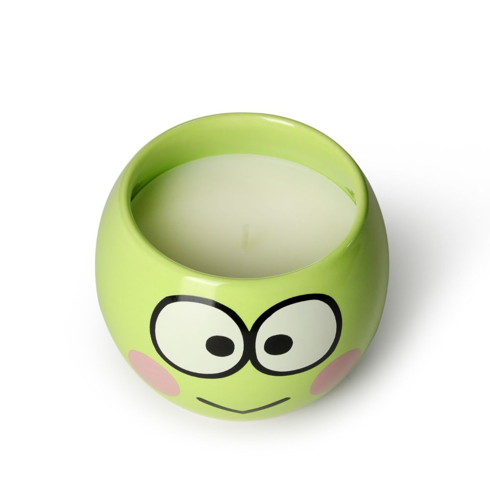 תמונה מלמעלה של נר עם פתיליה אחת