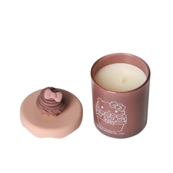 תמונה מלמעלה של נר עם פתיליה אחת